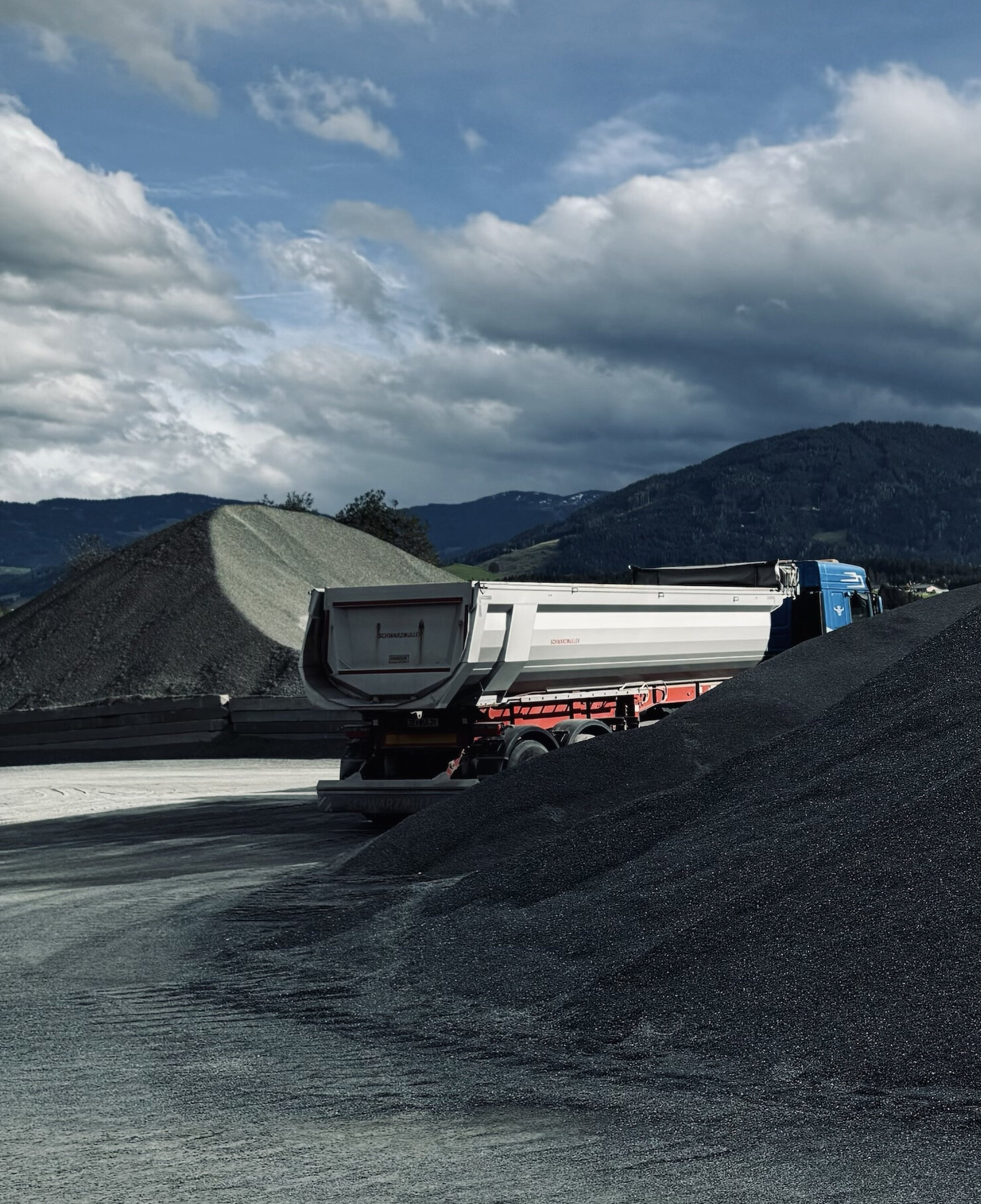 Transporte & Erdbau sind unsere Leidenschaft.