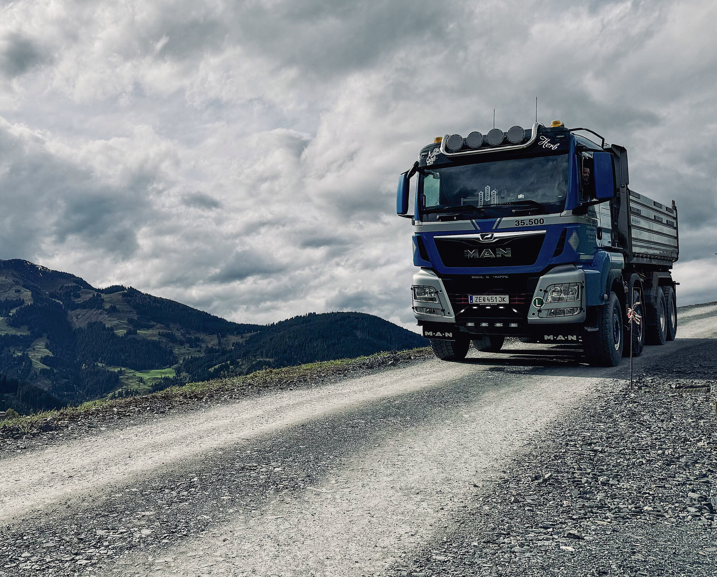 Transporte & Erdbau sind unsere Leidenschaft.
